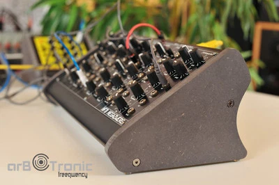 MFB Megazwerg Kraftzwerg Urzwerg Schlagzwerg Synth Filter Seitenteil Panel Stand - Bild 1 von 4