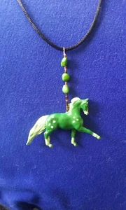 Breyer Mini Whinnie Custom Halskette Eiche Native - Bild 1 von 2