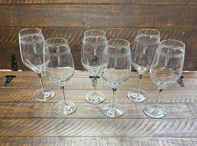 Copas de vino Pottery Barn grabadas con borde dorado (6) caja abierta Foto 1 de 3