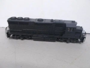 ATLAS # 7036 ~ LOCOMOTIVA MOTORIZZATA GP 40 NON DECORATA ~ SCALA HO - Foto 1 di 7