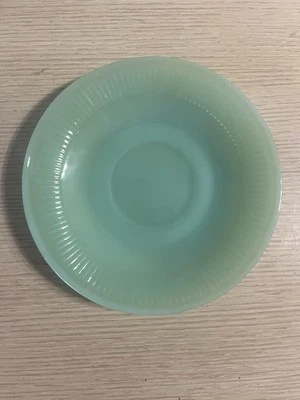  Prato de pires pequeno vintage Fire King verde jadeíta forno usado - Imagem 1 de 4