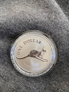 1994 Australia 1 oz Fine Silver One Dollar 1 oz Silver Elizabeth Capsule Coin - Picture 1 of 1