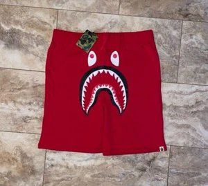 Pantaloncini della felpa BAPE Shark rosso/rosso nuovissimi mai indossati taglia 2XL - Foto 1 di 9