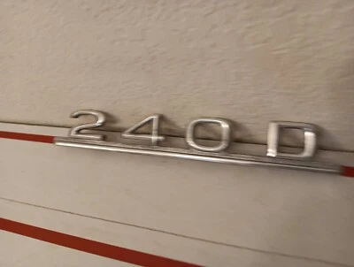Mercedes Benz W123 240D insignia trasera emblema original OEM aluminio alemán MBZ Foto 1 de 4