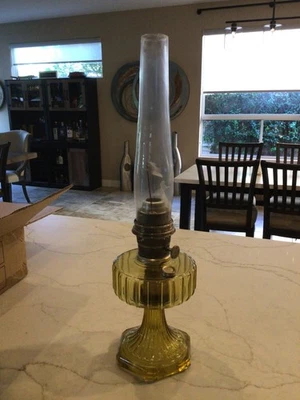 De colección. Lámpara de aceite Aladdin CRISTAL ÁMBAR CORINTIO con quemador tipo Nu modelo B 1936? Foto 1 de 4