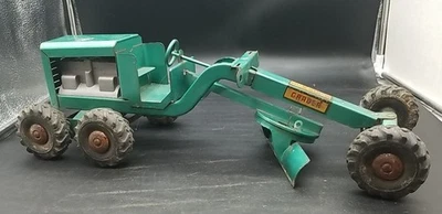 Niveladora de carretera Structo de la década de 1950 verde con hoja y motor que falta pila y soportes de cuchilla Foto 1 de 4