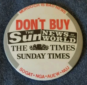 Vintage 1980s Campaign Pin Badge Trade Unions Against Rupert Murdoch Politics - Picture 1 of 2