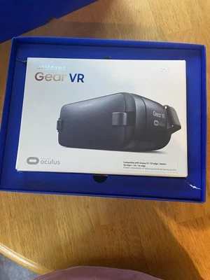 Samsung Gear VR SM-R323 Oculus Virtual Reality Headset Black - Image 1 of 4