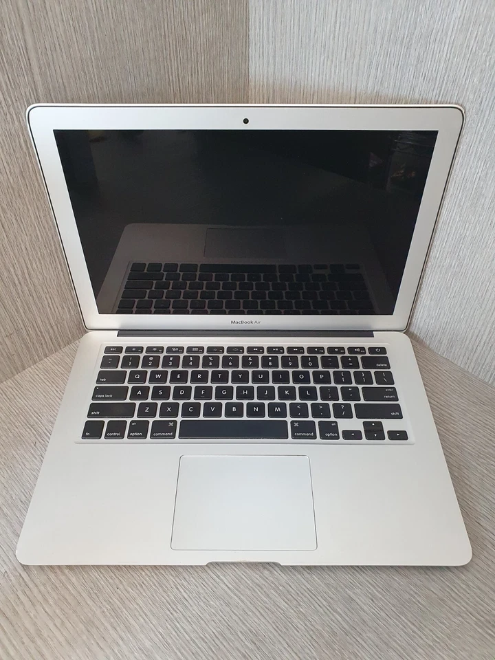 Apple MacBook Air 13" i7 @ 1.7GHz 4GB 250GB SSD Mid 2013 A1466 Grade C EK2703 - Image 1 of 4