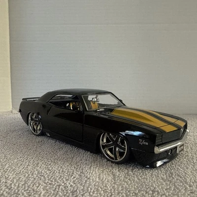 JADA BIGTIME MUSCLE 1969 雪佛兰 Camaro 黑色 1/24 压铸坯烤架 — 第 1/4 张图片