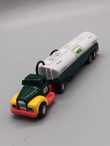 Kleiner Hess Benzintankwagen Sattelzug - Kunststoff - 5 Zoll - Bild 1 von 9
