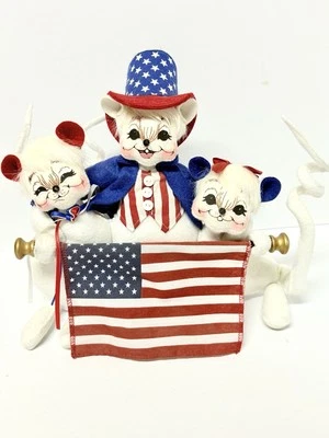 Annalee 2005 Patriotic 3 Bunch of Mice, Uncle Sam Holding Up the American Flag - Image 1 of 4