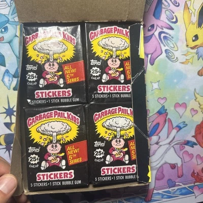  Paquete de cera sellado de fábrica - cubo de basura niños serie original 5 1986 Topps EE. UU. Foto 1 de 2