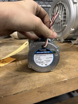 NEW SUPERIOR ELECTRIC SS241LG12 SLO-SYN MOTOR 1-PHASE 120VAC 0.4A 50/60Hz - Image 1 of 2