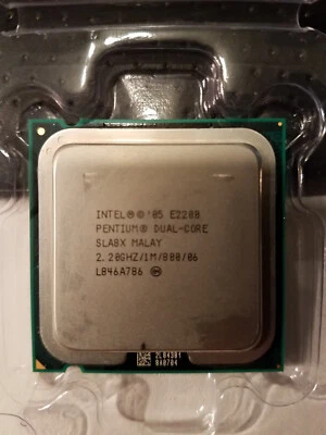 Intel Dual-Core E2200 1 MB L2 Cache 2 Core FSB 800 2.2 GHz Socket 775 CPU SLA8X - Image 1 of 2