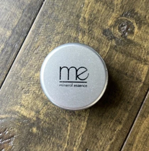 Mineral Essence ME Eyeshadow CHAMPAGNE 100% Minerals with Vitamins - Picture 1 of 2