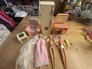 Bambole Barbie anni 90 e mobili vintage anni 80 lotto di 8 pezzi - Foto 1 di 24