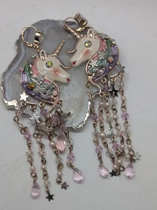 Orecchini pendenti Betsey Johnson unicorno frange strass lampadario - Foto 1 di 9