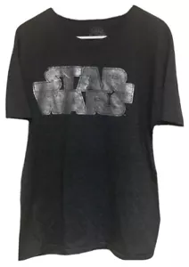 Camisa Star Wars Gris Oscuro Con Letras Plateadas Logo Talla XL Quinto Sol - Imagen 1 de 2