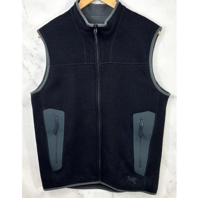 Chaleco polar Arcteryx Polartec Gorpcore talla M negro cremallera senderismo gris ribete retro Foto 1 de 4