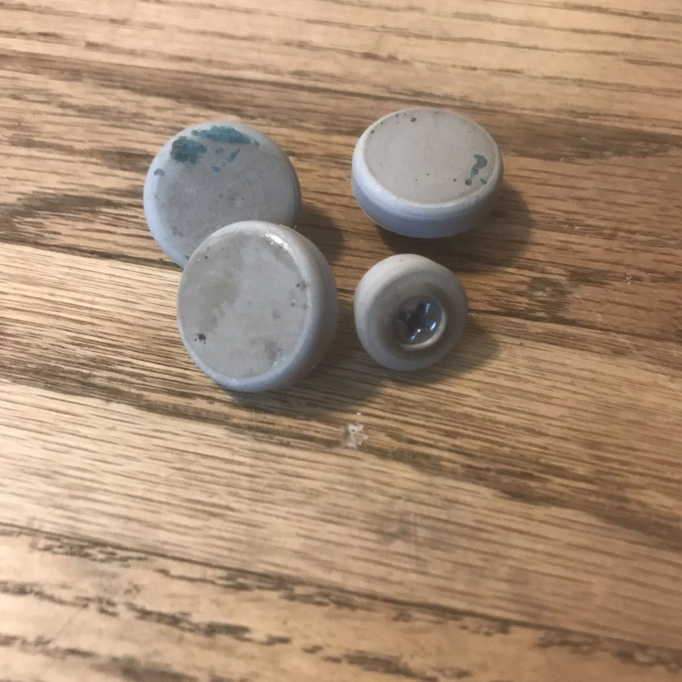 Brother JX2517 Replacement Original OEM part Rubber Feet - Image 1 of 1