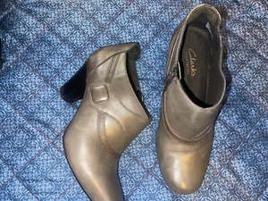 CLARKS Womens Leather Bendables Ankle Boots Grey  button size 6M  Side Zip/SHOE - Picture 1 of 8