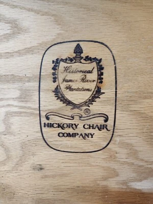 Один одиночный боковой/концевой столик Hickory Chair Co James River Plantation Collection - Изображение 1 из 3