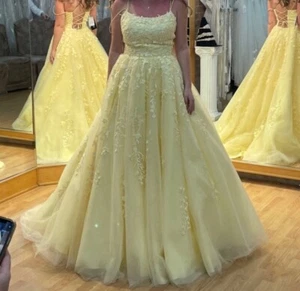 Sherri Hill Ballgown Prom Dress. No Alteration Has Been Done. Has Been Dry Clean - Picture 1 of 4