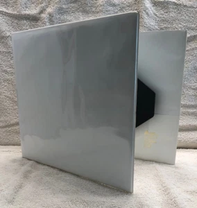 4 " binder, 3 - D rings w/ divider by Avery Dennison - Picture 1 of 9