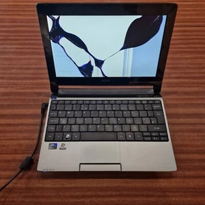 Acer Aspire One 533-13Dww ,Intel Atom, 10.1 ", NO HDD,CRACKED SCREEN,NO BATTERY - Picture 1 of 16