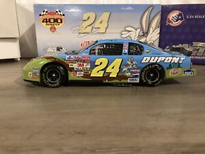 NASCAR Action Racing 2001 #24 Jeff Gordon Looney Tunes 1/24 Diecast Car