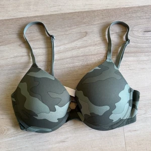 Victoria's Secret Pink 'Wear Everywhere' Push-Up Bra Camo Womens Size 32C NWOT - Picture 1 of 5