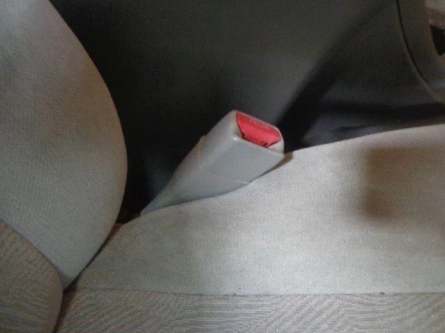 Seat Belt Front Driver Buckle Fits 05-09 ENVOY 2064109 — 第 1/1 张图片