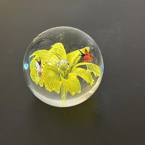 Vtg Paperweight Art Glass Yellow Flower and Butterfly Butterflies - Picture 1 of 7