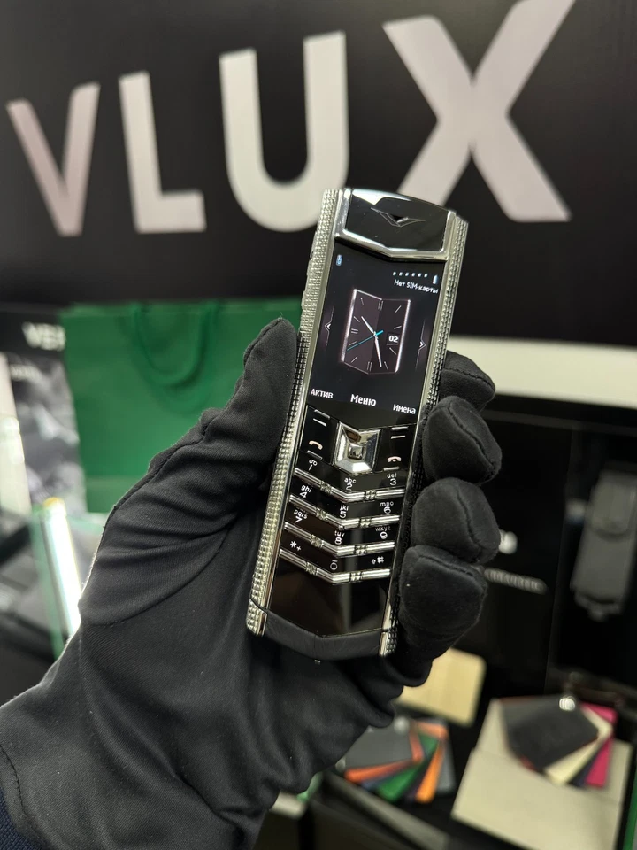 VERTU SIGNATURE S Clous De Paris Steel- 4 GB -  (Unlocked) - Image 1 of 4