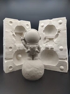 Peace Astronaut Moon Man pipe ceramic slip casting plaster Mold - Picture 1 of 9
