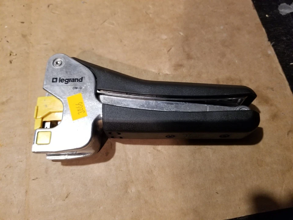 HERRAMIENTA DE CONEXIÓN RÁPIDA LEGRAND AC3400-V1 ON-Q Foto 1 de 1