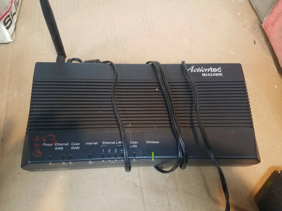 Actiontec MI424WR 300 Mbps 4-Port 10/100 Wireless G Router & power supply - Image 1 of 3