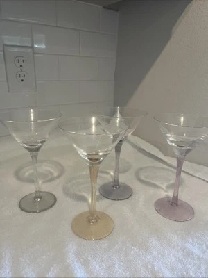 Juego de 4 vasos Martini con tallos de colores púrpura, rosa, verde, amarillo Foto 1 de 4