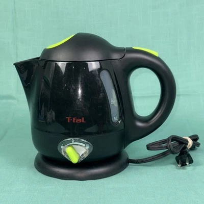 Hervidor eléctrico T-Fal modelo BF61 negro y verde 1 litro con base limpia Foto 1 de 4