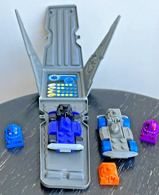 2001 LEGO Xalax Racers Character Lot w/ 1 Launcher, 2 Base Cars - Shredd & Gear - Image 1 of 4