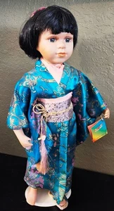 MUÑECA RECUERDO PORCELANA BISQUE CHINA ASHLEY BELLE DE COLECCIÓN KIMONO AZUL + SOPORTE - Imagen 1 de 4