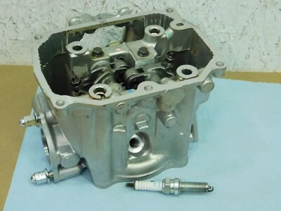 Honda PCX 150 2022 culata de motor scooter con válvulas y árbol de levas Foto 1 de 4