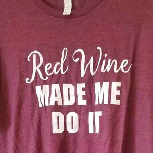 Heather Burgundy w/ White Letters Graphic T-shirt - M - Foto 1 di 2