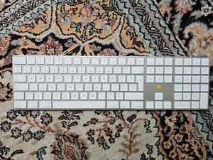 Apple A1843 Magic Bluetooth Full QWERTZ Tastatur Weiß - Bild 1 von 3