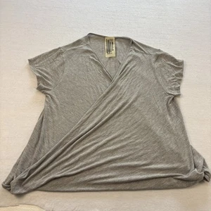 Camisa Free People Talla XS Gris Top Manga Corta Drapeada Frontal - Imagen 1 de 9