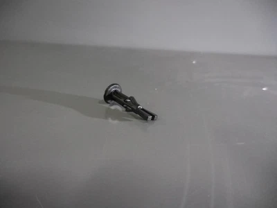 Sujetador de cubierta de parachoques genuino Toyota 47749-06010 Foto 1 de 4