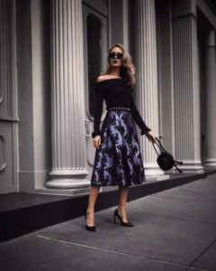 White House Black Market Blue FLORAL JACQUARD MIDI FIT-AND-FLARE SKIRT size 6 - Picture 1 of 8