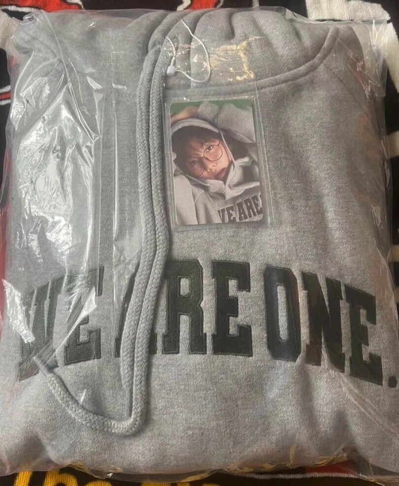 EXO 2024 SEASONS GREETINGS HOODIE SET WE ARE ONE BAEKHYUN Photocard EXO-L KPOP - Image 1 of 4