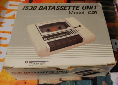 Commodore 1530 Datassette Unit C2N per 64 128 VIC 20 (con scatola) funziona 8 bit - Immagine 1 di 4